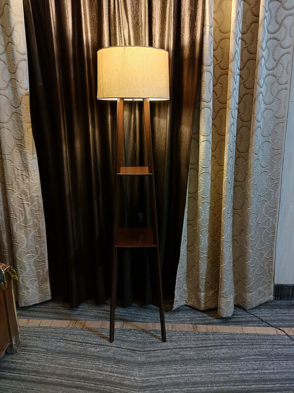 Owleaf Lofti Floor Lamp With Shelfs – Beige Shade